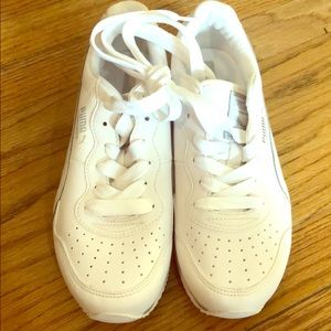 White puma women’s 5.5